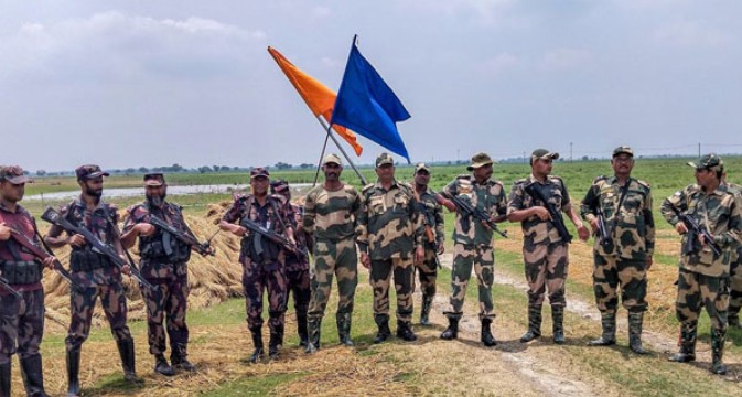 পতাকা বৈঠকে সেই বিএসএফ সদস্যকে হস্তান্তর