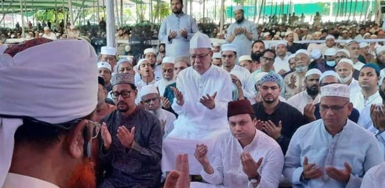 চট্টগ্রামে ঈদের আনন্দ: জমিয়তুল ফালাহ মসজিদে প্রধান জামাত অনুষ্ঠিত