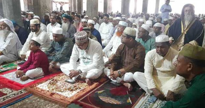 ঐতিহ্যবাহী ষাটগম্বুজ মসজিদে ঈদুল আজহার তিনটি জামাত, উপচে পড়া মুসল্লিদের ঢল