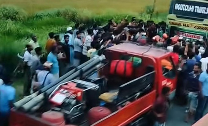 নজিপুর ফেরার পথে মহাদেবপুরে ৩ তরুণ শিক্ষার্থীর মর্মান্তিক মৃত্যু