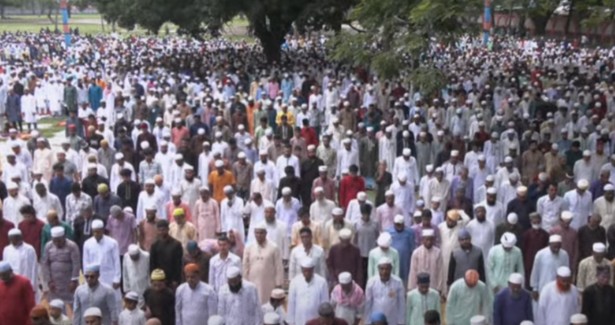 শোলাকিয়ায় ১৯৮তম ঈদ জামাত শান্তিপূর্ণভাবে সম্পন্ন