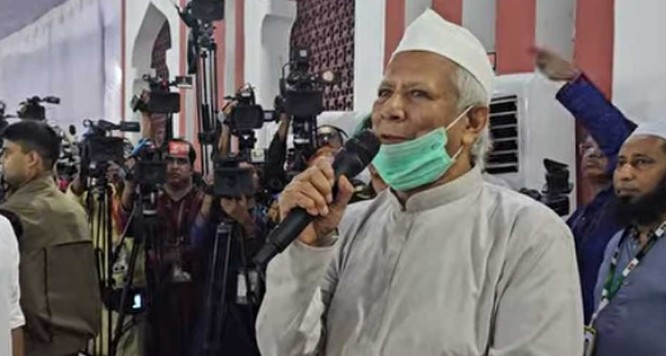 ঈদ জামাত থেকে বার্তা দিলেন প্রধান উপদেষ্টা, দেশবাসীর জন্য চাইলেন দোয়া